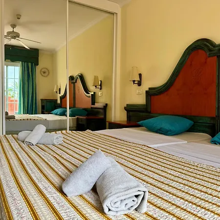 דירה Prime Americas Getaway - With Huge Private Terrace & Pool Access *