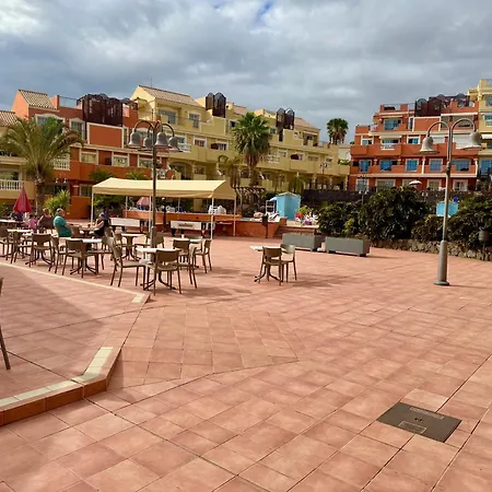 Prime Americas Getaway - With Huge Private Terrace & Pool Access * לוס כריסטיאנוס