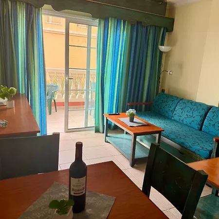 Prime Americas Getaway - With Huge Private Terrace & Pool Access *