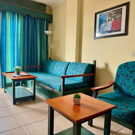 דירה Prime Americas Getaway - With Huge Private Terrace & Pool Access לוס כריסטיאנוס