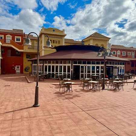 Prime Americas Getaway - With Huge Private Terrace & Pool Access *