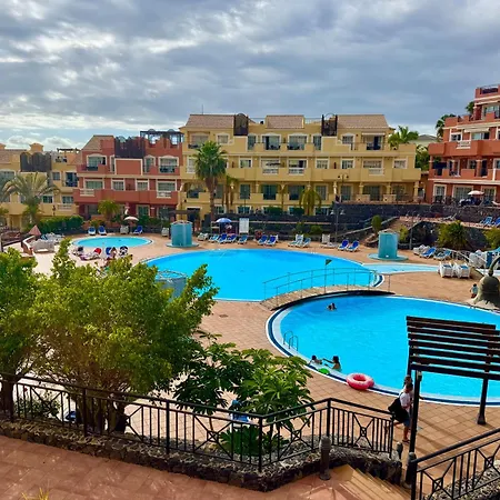 דירה Prime Americas Getaway - With Huge Private Terrace & Pool Access