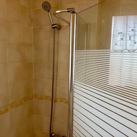 Prime Americas Getaway - With Huge Private Terrace & Pool Access *