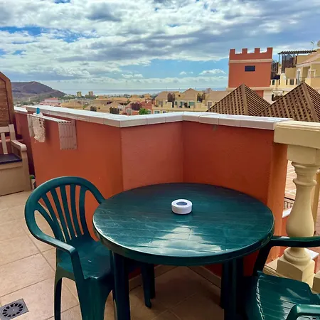 דירה Prime Americas Getaway - With Huge Private Terrace & Pool Access לוס כריסטיאנוס