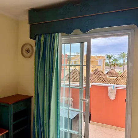 דירה Prime Americas Getaway - With Huge Private Terrace & Pool Access לוס כריסטיאנוס