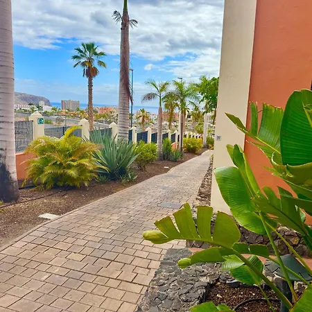 דירה Prime Americas Getaway - With Huge Private Terrace & Pool Access