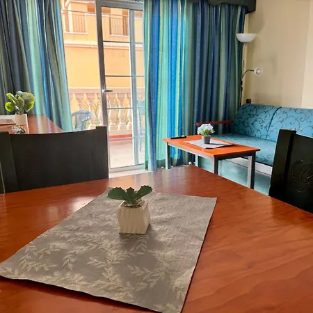 דירה Prime Americas Getaway - With Huge Private Terrace & Pool Access לוס כריסטיאנוס