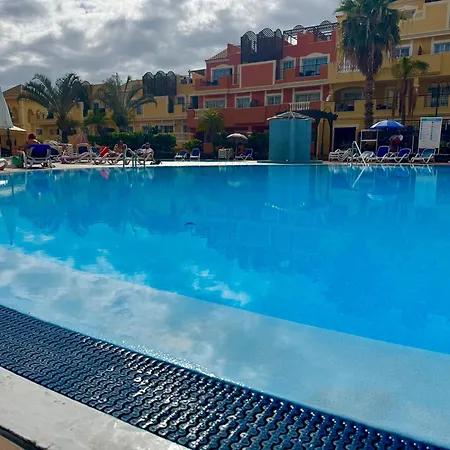 Prime Americas Getaway - With Huge Private Terrace & Pool Access