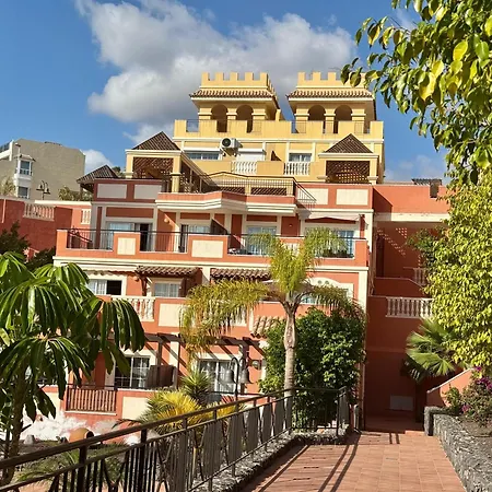 דירה Prime Americas Getaway - With Huge Private Terrace & Pool Access